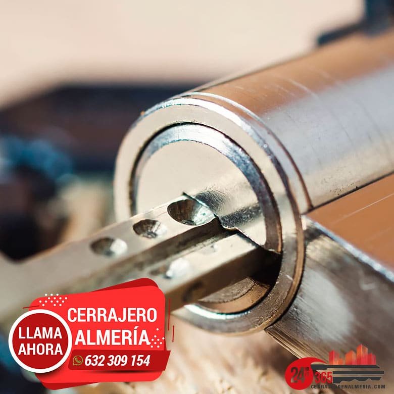 Cerrajero Almerimar 24 horas. Igualar bombines, cilindros, bombillos en Almerimar.