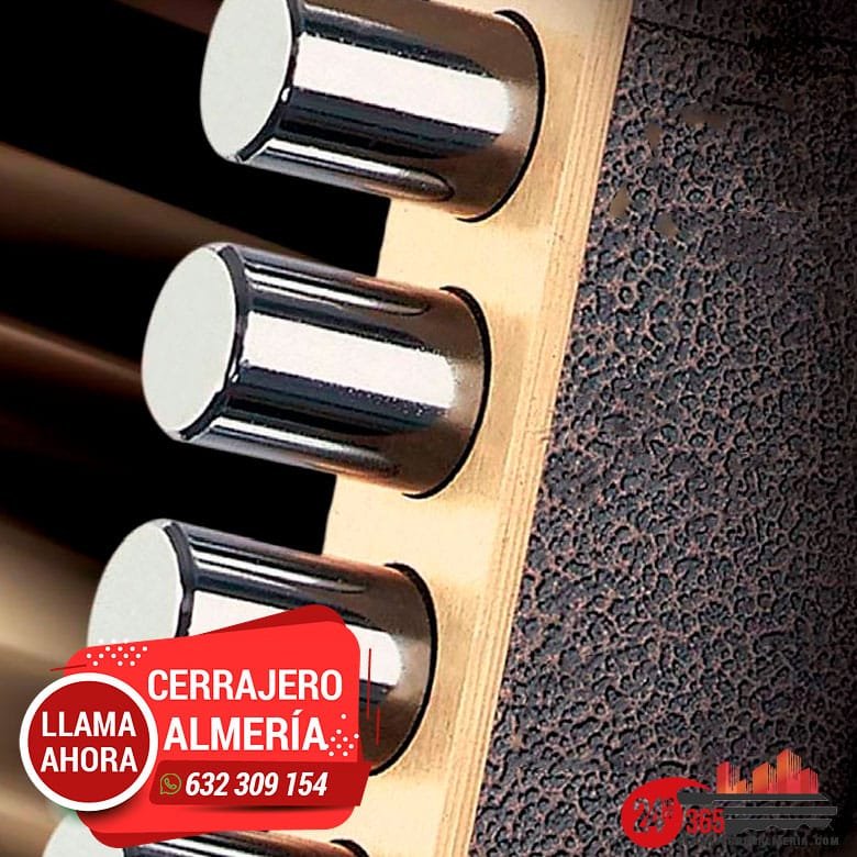 Cerrajero Roquetas. Instalar cerradura del alta seguridad con cerrajero en Roquetas del Mar