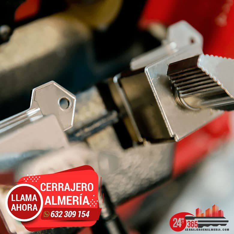 Formación contínua en nuevas tecnologías y sistemas tradicionales de cerrajería. Cerrajero Retamar.