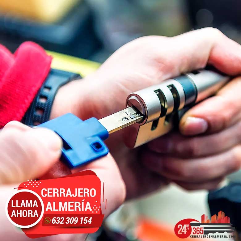 Cerrajero El Toyo 24 horas. Cerrajeros en El Toyo todos los días del año a cualquier hora.