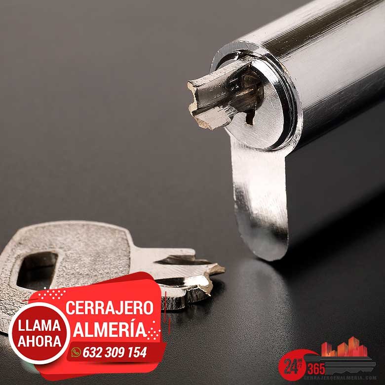 Cerrajero en El Toyo. Cerrajeros El Toyo con experiencia de más de 10 años en cerrajería profesional.