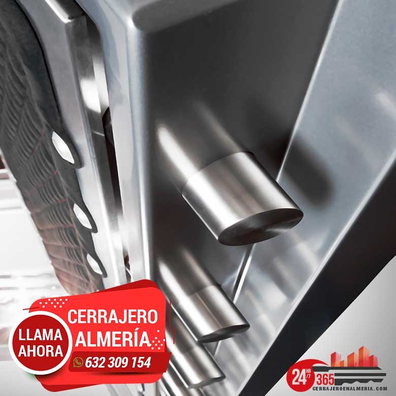 Abrir cajas fuertes de alta seguridad por profesionales cerrajeros en Almería.